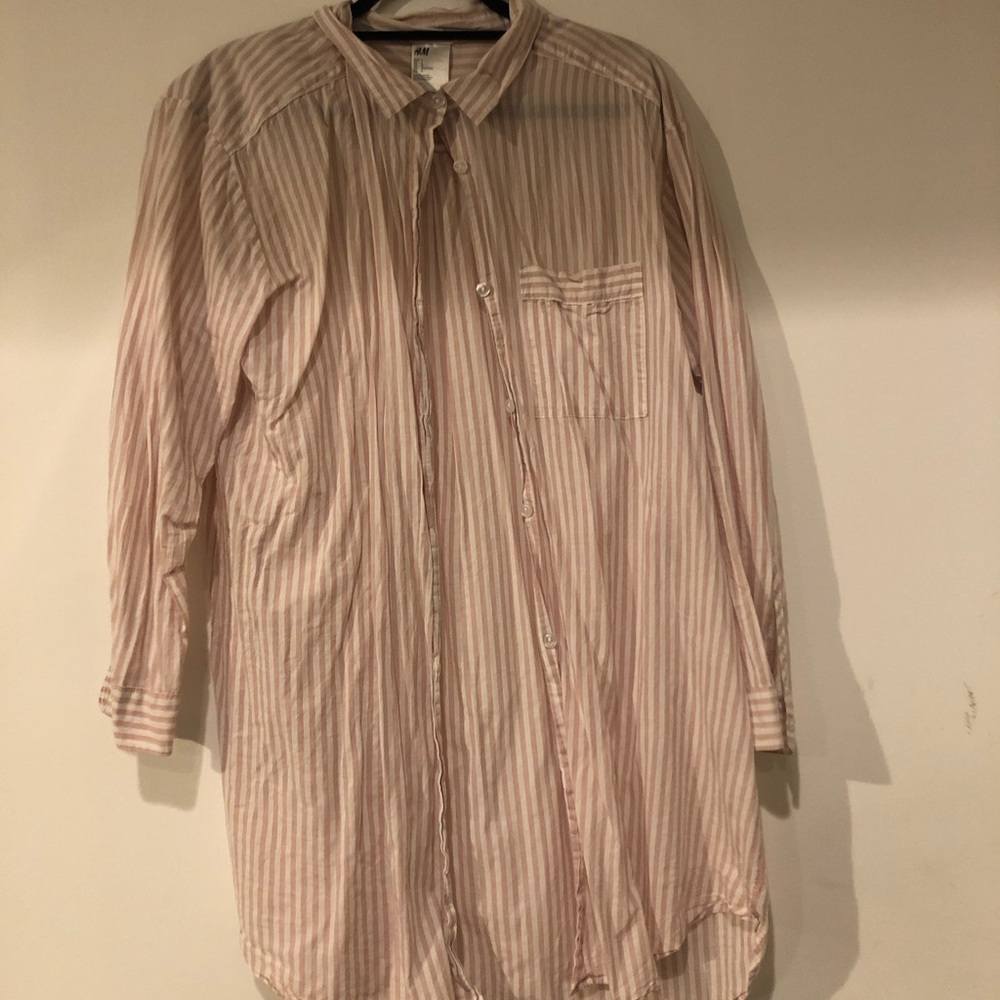 H&M Large Blush/White Button Down Shirt